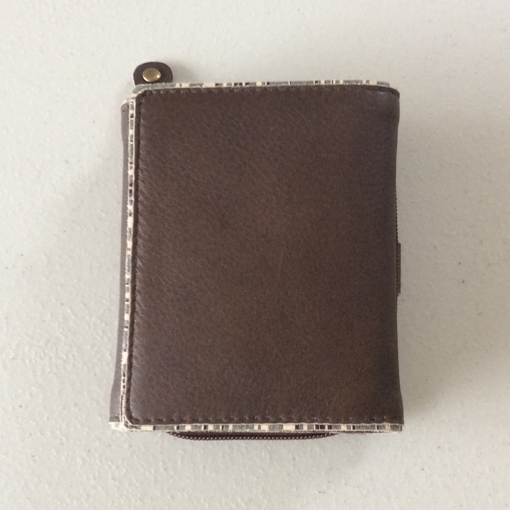 ❤️🌸New Genuine Leather trifold wallet RARE